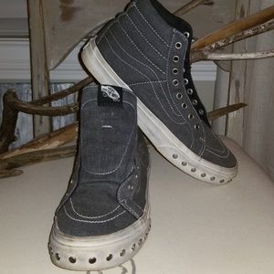 Vans Off The Wall high tops with rivets on sole